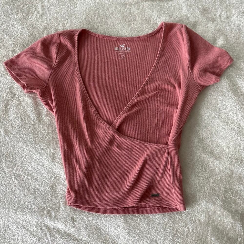 Hollister must have collection baby tee. Size small pink.